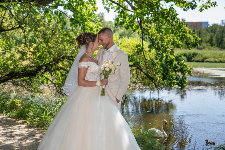Auf dem Weg zur Fotolocation können auch schon schöne Bilder entstehen wie hier auf dem wunderschön gelegenen Waldweg am See