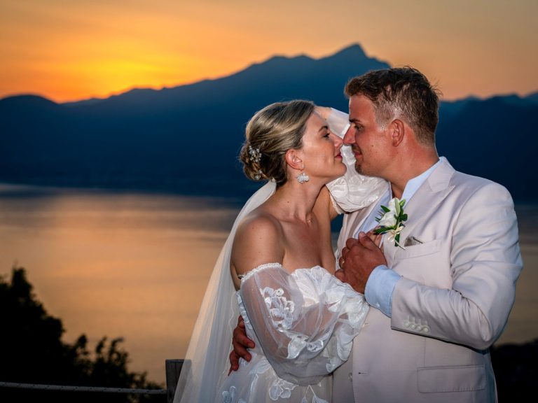 Zu den Hochzeitspaaren Romantische Hochzeitsfotos und Sundown-shootings